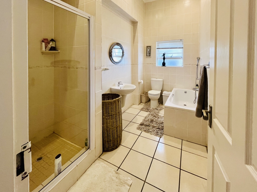 3 Bedroom Property for Sale in Sandbaai Western Cape
